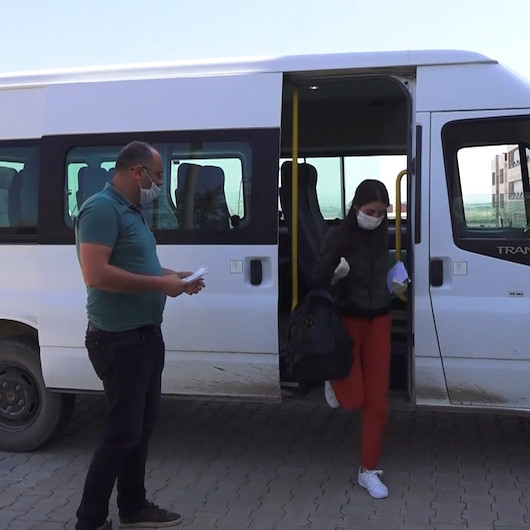 Kimse aracına almak istemeyince İlçe Milli Eğitim Müdürü sınava yetiştirdi