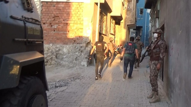 Siirt'teki operasyona katılan güvenlik güçleri. 