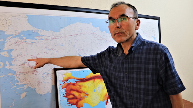 Gazi Üniversitesi Deprem Mühendisliği Uygulama ve Araştırma Merkezi'nde görevli Doç. Dr. Bülent Özmen uyarı yaptı.