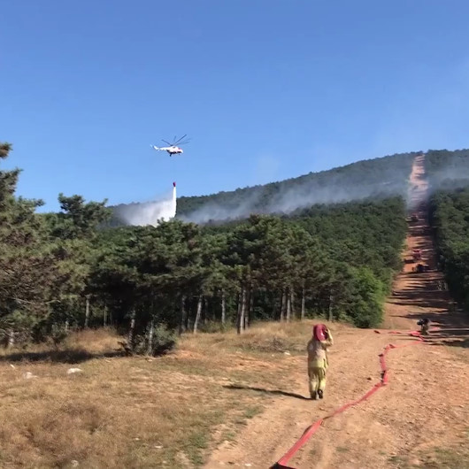 Yangın söndürme helikopteri Ataşehirdeki yangına müdahale etti