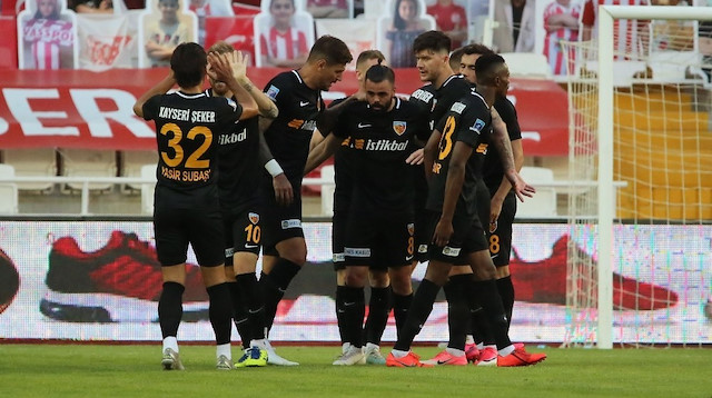 Kayserispor deplasmanda Sivasspor'u 2-0 mağlup etti.