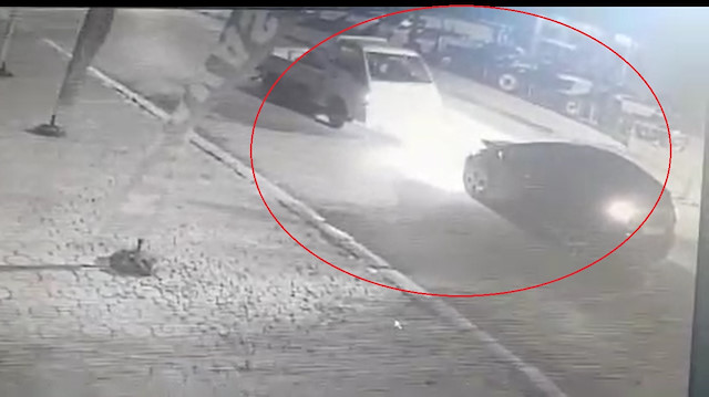Bursa'da alkollü iki aracın kafa kafaya çarpışma anı kamerada