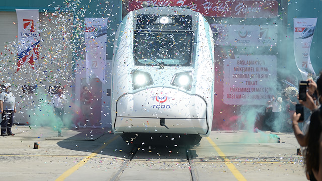 Türkiye Vagon Sanayi Anonim Şirketi'nin (TÜVASAŞ) Sakarya'nın Adapazarı ilçesindeki fabrikasında "Milli Elektrikli Tren Seti'nin Fabrika Testleri Töreni" düzenlendi.