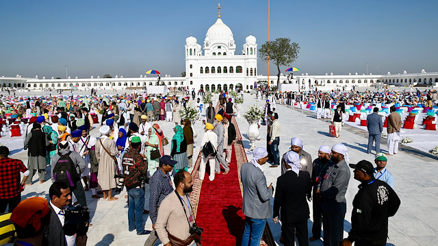 Pakistan opens border crossing for Indian Sikh pilgrims

