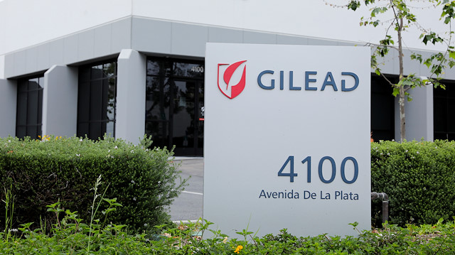 FILE PHOTO: Gilead Sciences Inc pharmaceutical company is seen after they announced a Phase 3 Trial of the investigational antiviral drug Remdesivir in patients with severe coronavirus disease (COVID-19), during the outbreak of the coronavirus disease (COVID-19), in Oceanside, California, U.S., April 29, 2020. REUTERS/Mike Blake/File Photo
