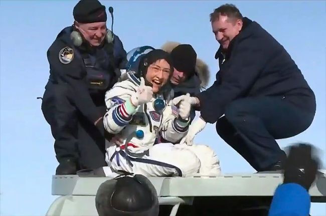 Christina Koch'un uzaya giden ilk kadın astronot olması planlanıyor.