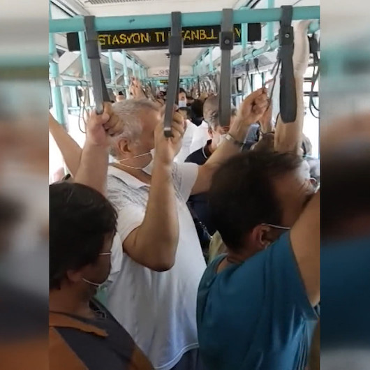 Tramvaydaki kalabalık vatandaş kamerasına yansıdı
