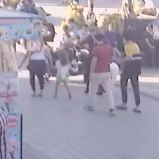 Esenyurtta trafiğe kapalı alanda kullandığı motosikletle küçük çocuğa çarptı