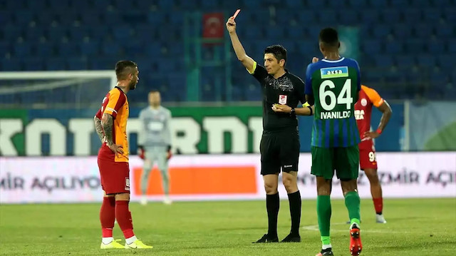 Rizespor maçının 77. dakikasında oyuna giren Adem Büyük, 90. dakikada kırmızı kart görmüştü.
