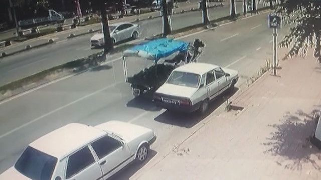 Yeğenini at arabasından attı kendisi yere düşüp sürüklendi: Önkol, ''Onlar durdurmasa Allah bilir kaç kişiyi ezerdi''