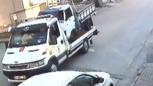 Otomobilleri çekiciye yükleyip böyle çalmışlar
