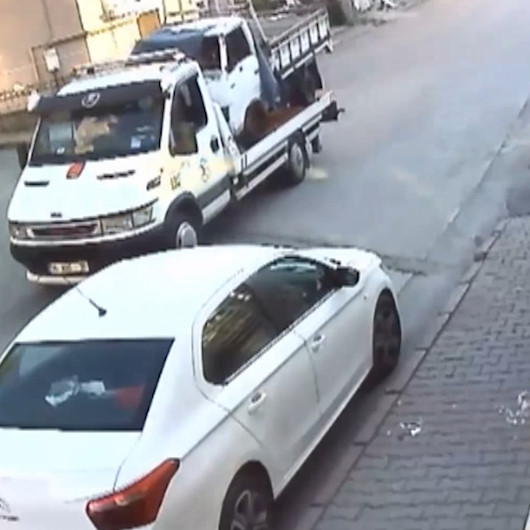 Otomobilleri çekiciye yükleyip böyle çalmışlar