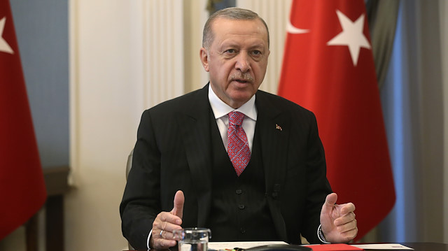 Cumhurbaşkanı Erdoğan video konferans yöntemiyle partisinin Genişletilmiş İl Başkanları Toplantısı'na katıldı. 