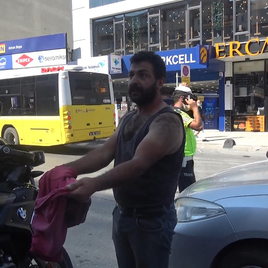 Arnavutköyde maske cezasına kıyafetini çıkararak tepki gösterdi