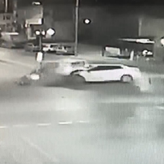 Polisten kaçarken taksiye çarpıp üç kişiyi yaraladılar
