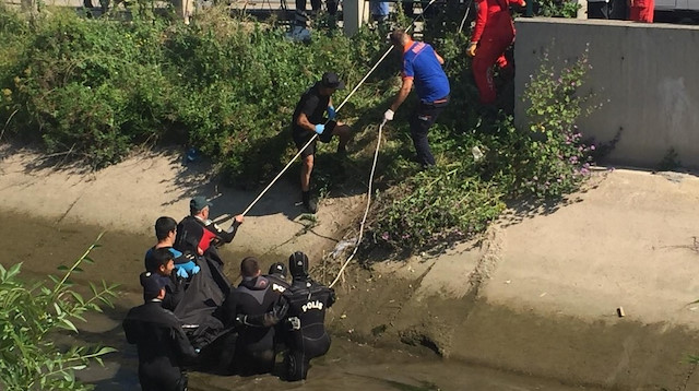 Kurtarma ekipleri, Yusuf'un cansız bedenini su kanalından çıkardı. 