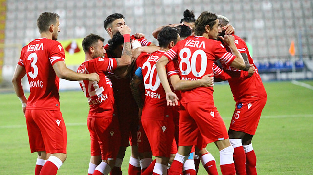 Demirsporlu futbolcular kritik galibiyetin ardından büyük sevinç yaşadı.