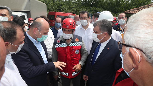İçişleri Bakanı Süleyman Soylu Soylu ve Sağlık Bakanı Fahrettin Koca facia bölgesinde incelemelerde bulundu.  