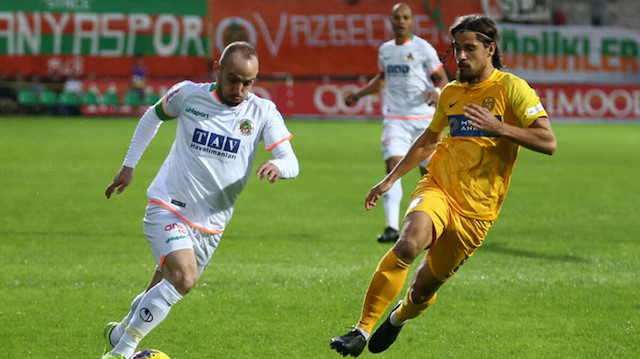 Ligin ilk yarısında oynanan mücadeleyi Alanyaspor 5-0 kazanmıştı.