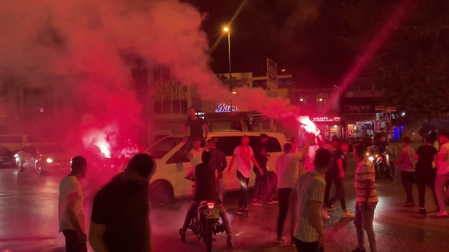 Beykoz'daki asker uğurlama eğlencesinde tüm kurallar hiçe saydı.