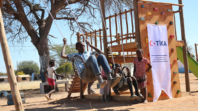 "تيكا" التركية تنشئ حديقة رياضية لأطفال لاجئين في ناميبيا
