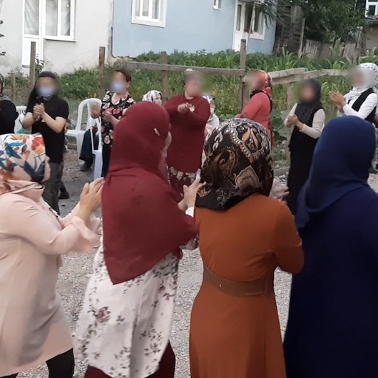 Ölümle halay ediyorlar