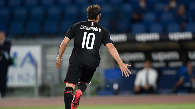 Hakan Çalhanoğlu bu sezon Milan formasıyla çıktığı 30 maçta 7 gol atarken, 3 de asist kaydetti.