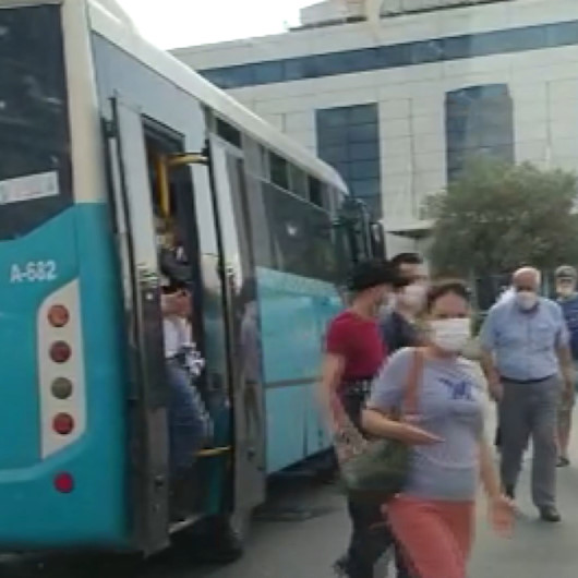 28 kişilik otobüste 40 yolcu taşıyan şoför uygulamadan kaçtı