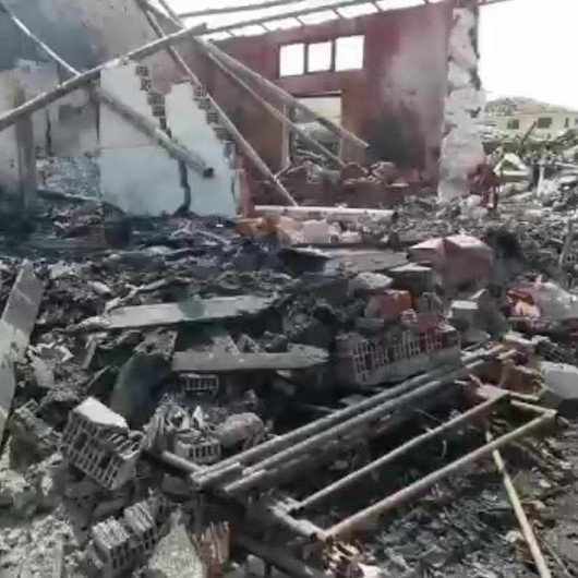 Fabrika içi ve çevresinde oluşan hasar, patlamanın şiddetini bir kez daha gözler önüne serdi. 