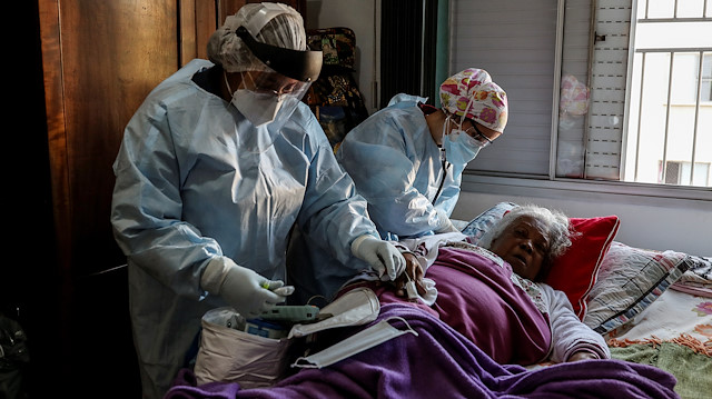 Emergency Rescue Service (SAMU) nurses Cristina Almeida and Belisa Marcelino