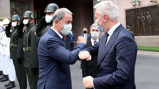 وزير الدفاع التركي يلتقي نظيره الإيطالي في أنقرة