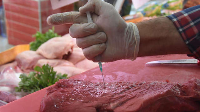 Kırmızı et alırken dikkat: Şırıngayla su enjekte ediyorlar