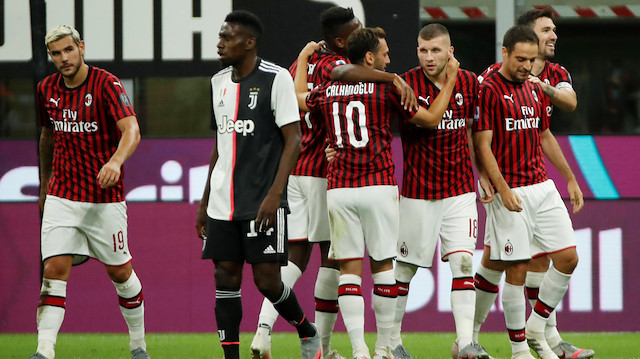 Milan, Juventus'u 4-2 mağlup etti ve futbolcular büyük sevinç yaşadı.