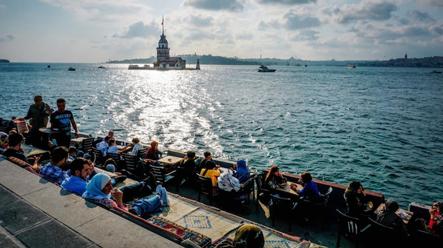 Çevre kirliliğine temiz çözüm: Üsküdar sahilinde artık çekirdek yemek yasak