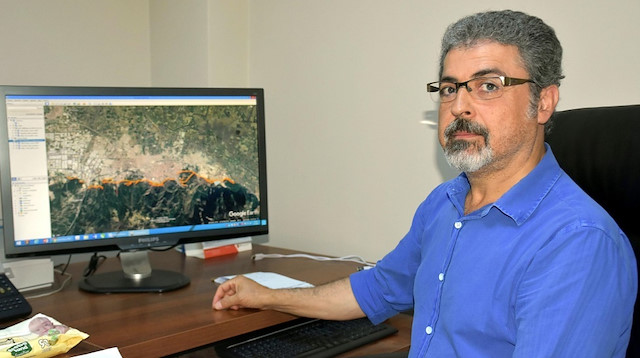 ​Dokuz Eylül Üniversitesi (DEÜ) Deprem Araştırma ve Uygulama Merkez (DAUM) Müdürü Prof. Dr. Hasan Sözbilir.