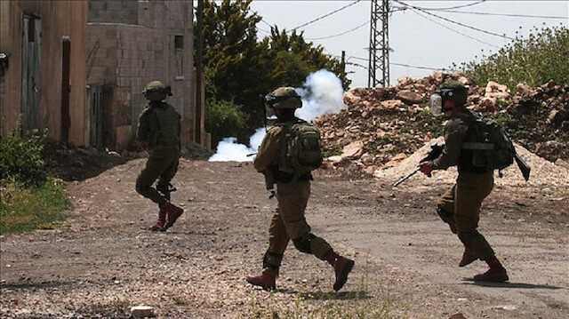 جيش الاحتلال الإسرائيلي يعتدي على فلسطينين في الخليل