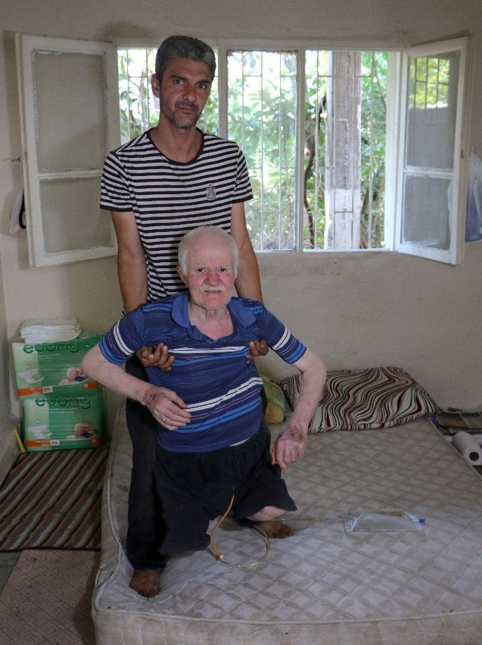 Ünlülerin terzisinin dramı Bilsem böyle sigara içmezdim Ünlülerin terzisinin dramı Bilsem böyle sigara içmezdim