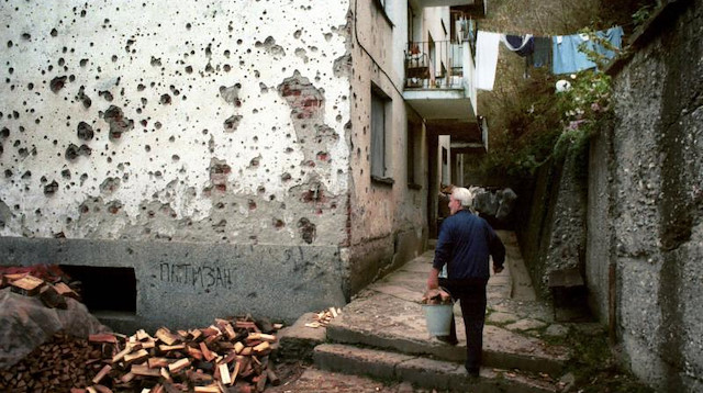 Savaş bittikten beş yıl sonra Srebrenitsa, Bosna...