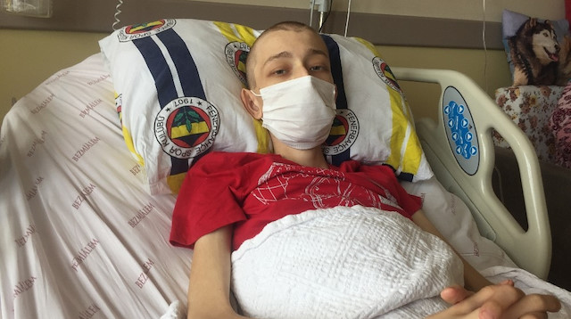 17 yaşındaki Uday Efaloğlu'nun kanser tedavisi hastanede özel bir odada devam ediyor.