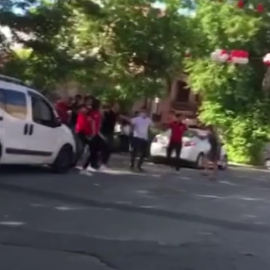 Şilede bir restoran açılışında sosyal mesafesiz korona halayı çektiler: Bilinçsiz vatandaşlar müşteriye servis yapacak