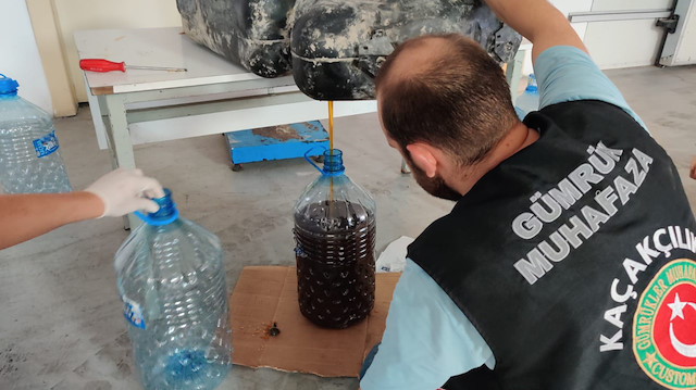 Aracın benzin deposundan 153 kilo bal çıktı