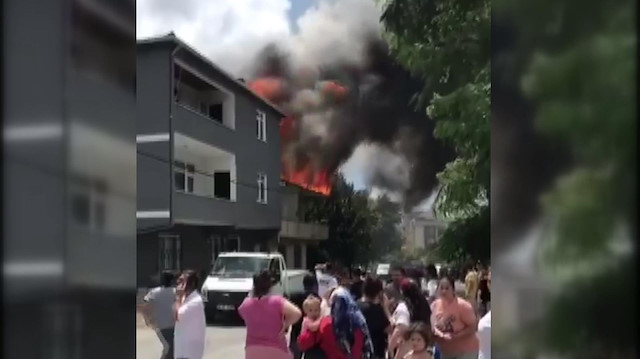 Eyüpsultan'da korkutan yangın: Vatandaşlar sokağa döküldü