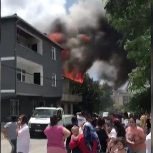 Eyüpsultanda korkutan yangın: Vatandaşlar sokağa döküldü