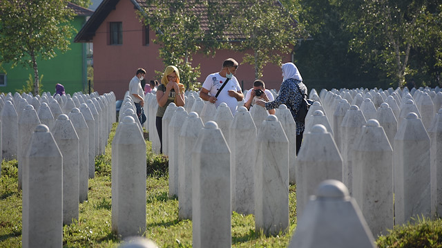 البوسنة.. دفن رفات 9 من ضحايا مجزرة "سربرنيتسا"