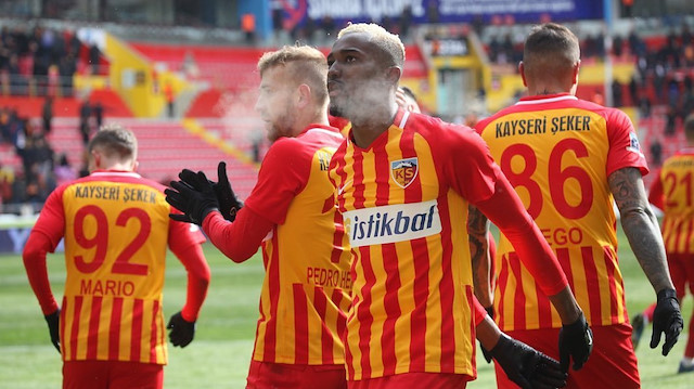 Mensah'ın Kayserispor'la 2022 yılına kadar sözleşmesi bulunuyor.