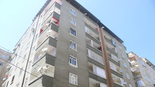  7 katlı 32 daireli apartman 14 günlük karantinaya alındı. 
