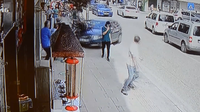 Ordu'da kontrolden çıkan araç, yayaların arasına daldı