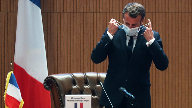 File photo: French President Emmanuel Macron takes off his face mask during the closing press conference at the G5 Sahel summit in Nouakchott, Mauritania June 30, 2020. Ludovic Marin /Pool via REUTERS
