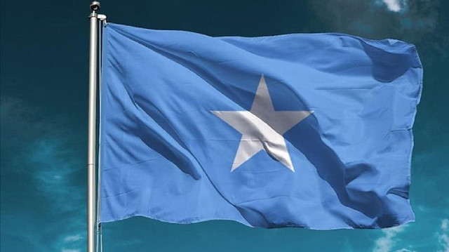 الصومال.. إنقاذ 3 من طاقم طائرة مساعدات اندلع بها حريق