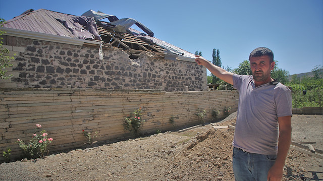 Tovuz ilinin Dondar Kuşçu köyünde çok sayıda eve mermi isabet etti.